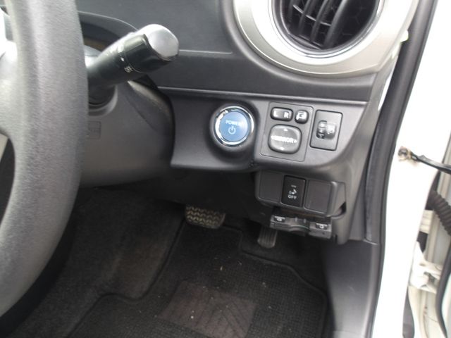 TOYOTA AQUA 2013 Image 31