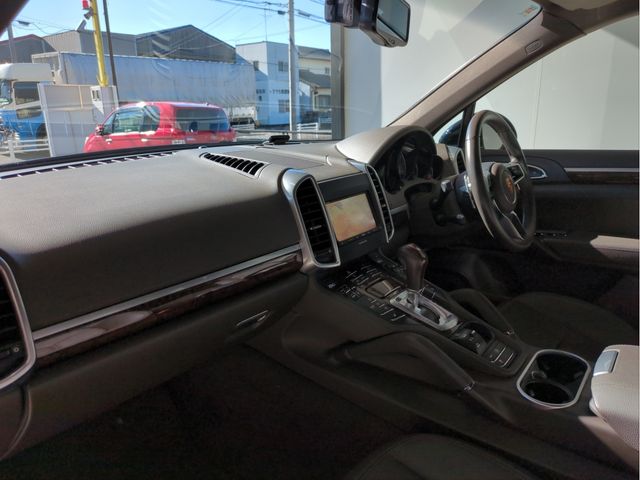 PORSCHE CAYENNE 2015 Image 31