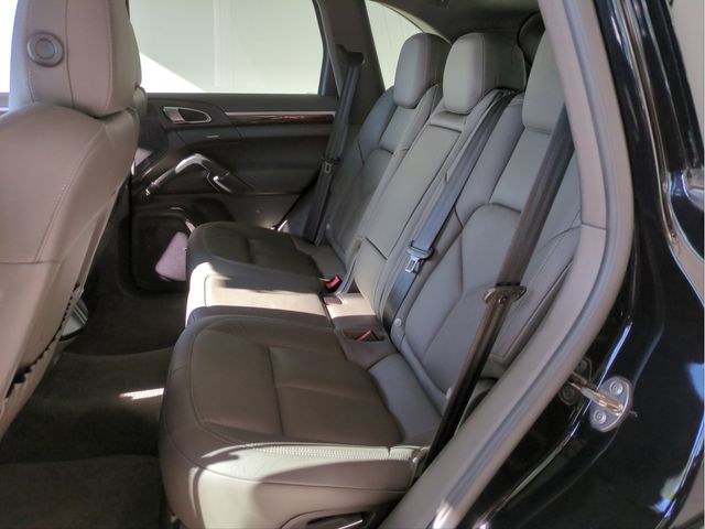 PORSCHE CAYENNE 2015 Image 31