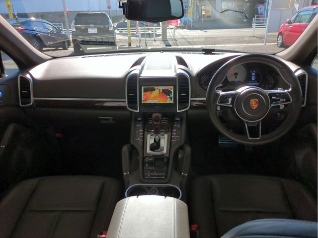 PORSCHE CAYENNE 2015 Image 31