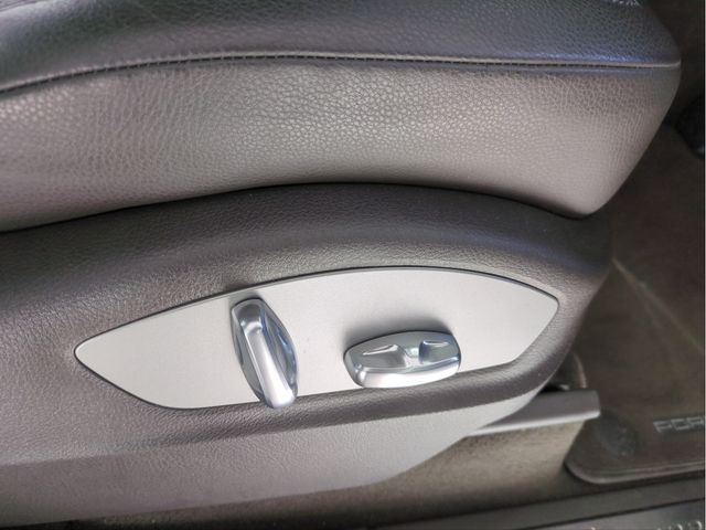 PORSCHE CAYENNE 2015 Image 31