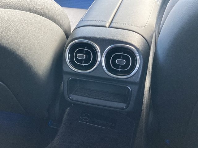 MERCEDES BENZ C CLAS 2023 Image 31