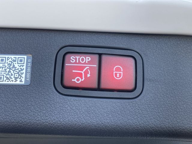 MERCEDES BENZ C CLAS 2023 Image 31