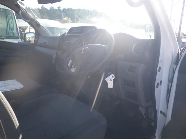 NISSAN NV350 CARAVAN 4WD 2017 Image 31
