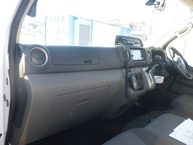 NISSAN NV350 CARAVAN 4WD 2017 Image 31
