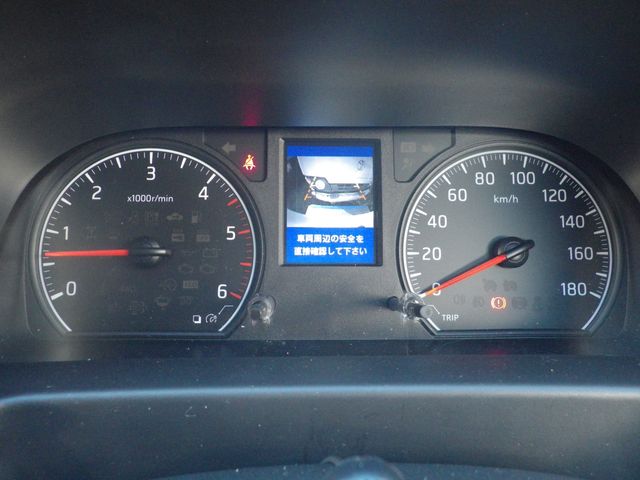 NISSAN NV350 CARAVAN 4WD 2017 Image 31