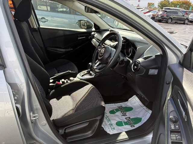 MAZDA DEMIO 2017 Image 31