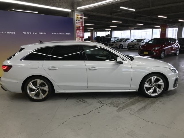 AUDI A4 AVANT 2022 Image 31