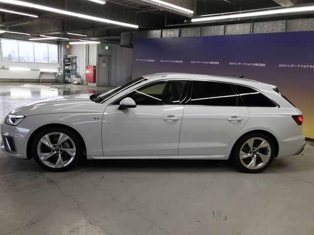 AUDI A4 AVANT 2022 Image 31