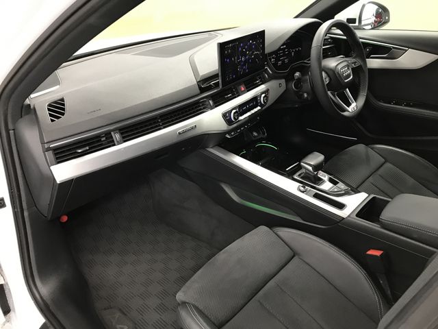 AUDI A4 AVANT 2022 Image 31