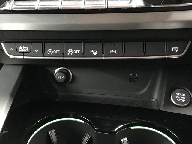 AUDI A4 AVANT 2022 Image 31