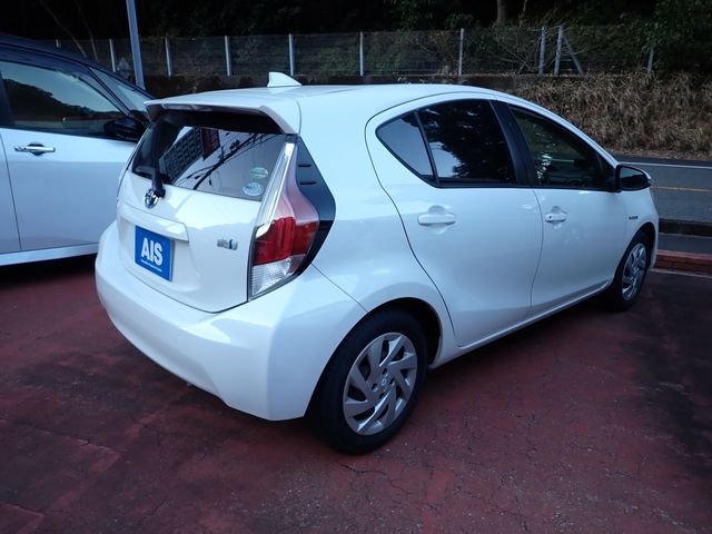 TOYOTA AQUA 2015 Image 31