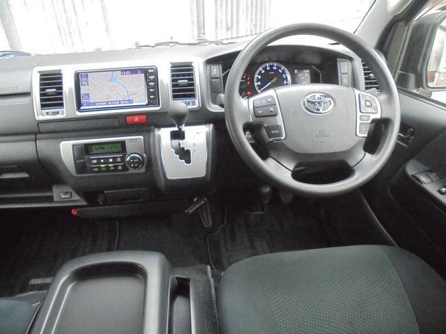 TOYOTA HIACE VAN 2WD 2022 Image 31