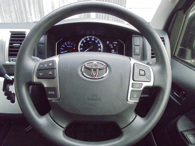 TOYOTA HIACE VAN 2WD 2022 Image 31