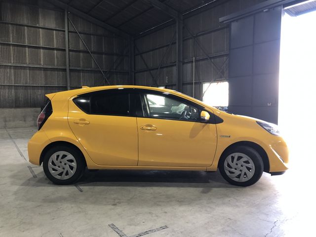 TOYOTA AQUA 2017 Image 31