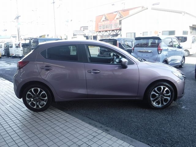 MAZDA DEMIO 2014 Image 31