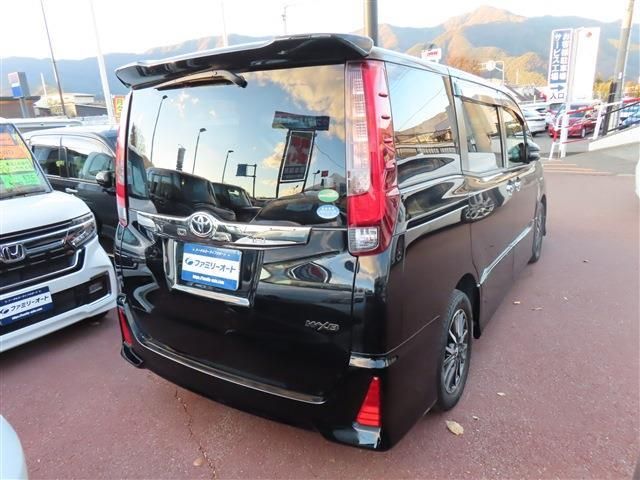 TOYOTA NOAH 2016 Image 31