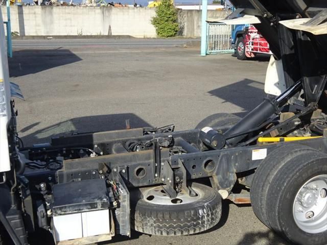 MITSUBISHI CANTER 2018 Image 31