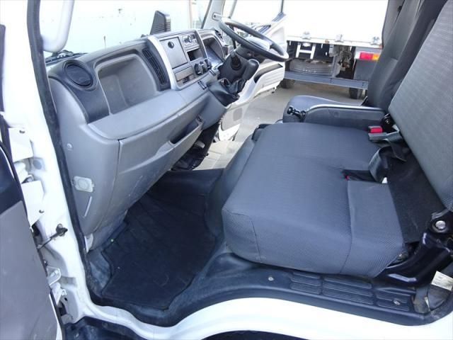 MITSUBISHI CANTER 2018 Image 31