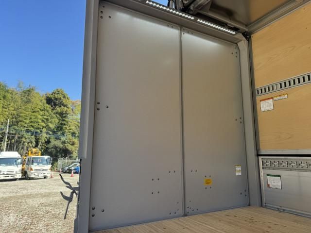 MITSUBISHI CANTER 2025 Image 31