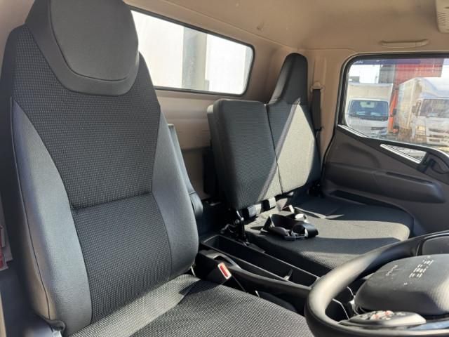 MITSUBISHI CANTER 2025 Image 31