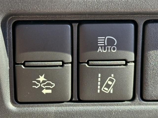 TOYOTA NOAH 2018 Image 31