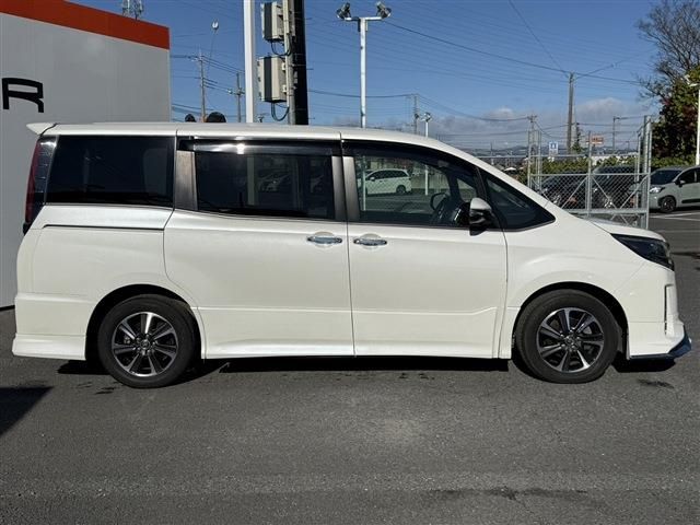 TOYOTA NOAH 2018 Image 31