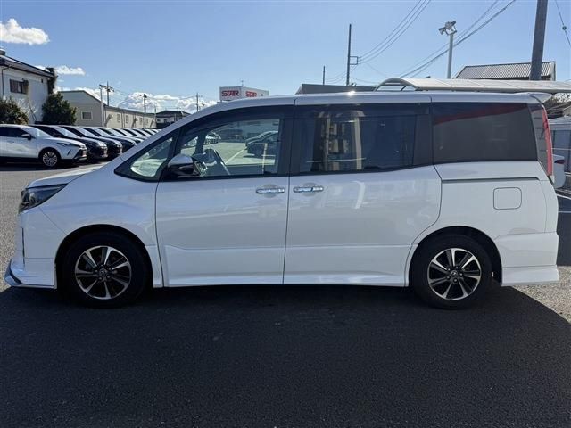 TOYOTA NOAH 2018 Image 31