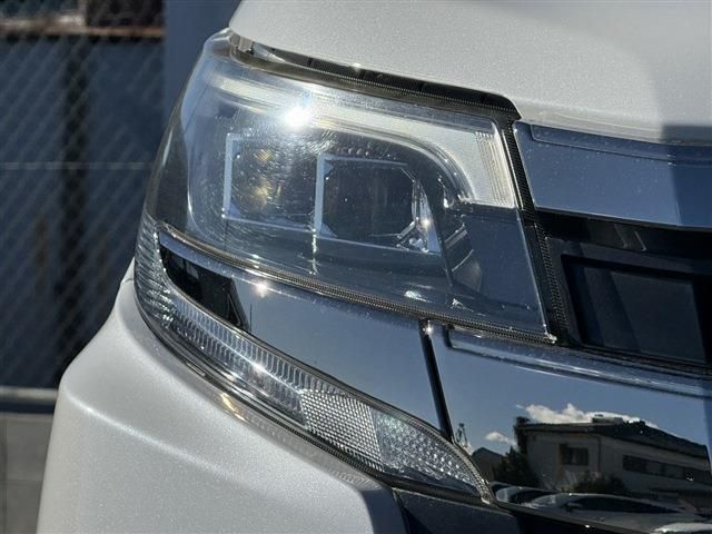 TOYOTA NOAH 2018 Image 31