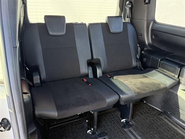 TOYOTA NOAH 2018 Image 31