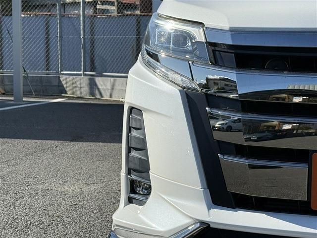 TOYOTA NOAH 2018 Image 31