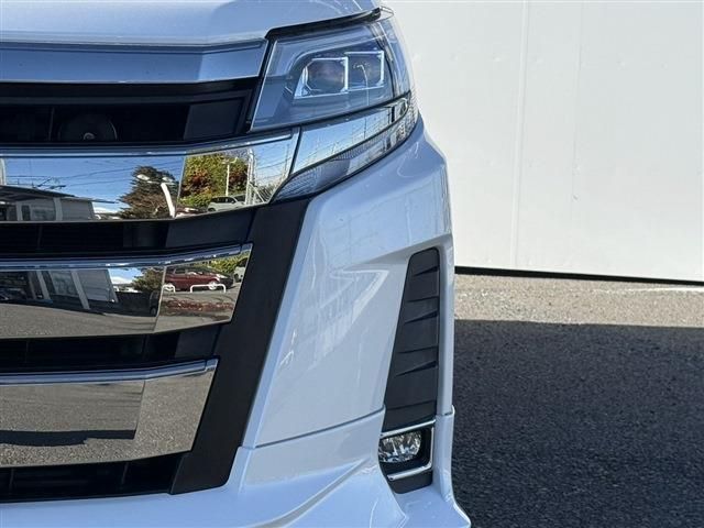 TOYOTA NOAH 2018 Image 31