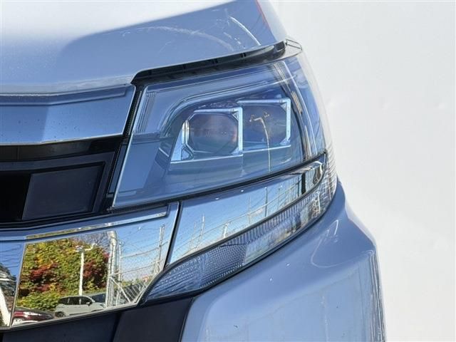 TOYOTA NOAH 2018 Image 31