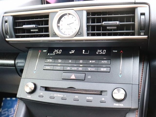 TOYOTA LEXUS RC300H 2018 Image 31