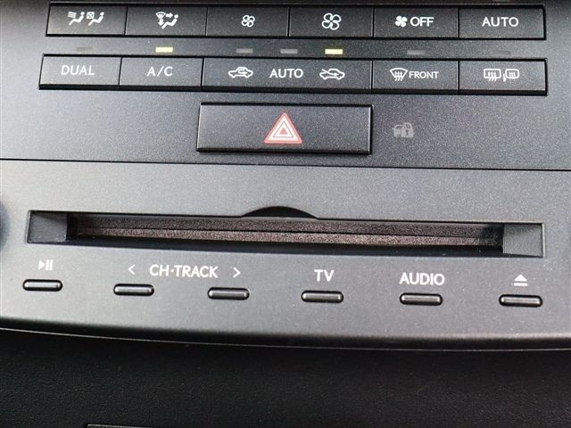 TOYOTA LEXUS RC300H 2018 Image 31