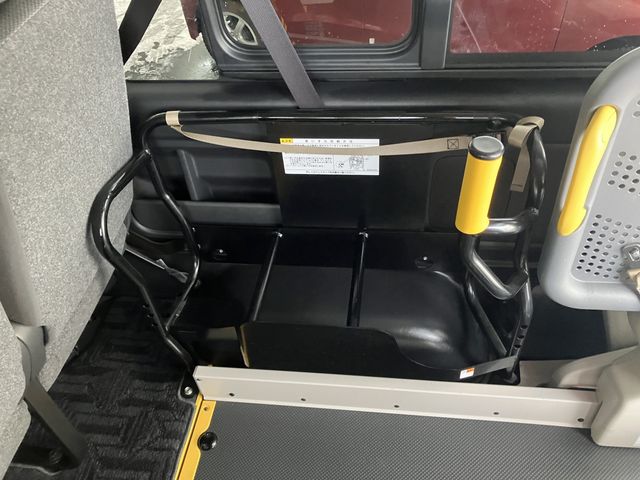 TOYOTA HIACE VAN 4WD 2019 Image 31