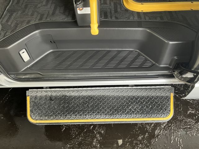 TOYOTA HIACE VAN 4WD 2019 Image 31