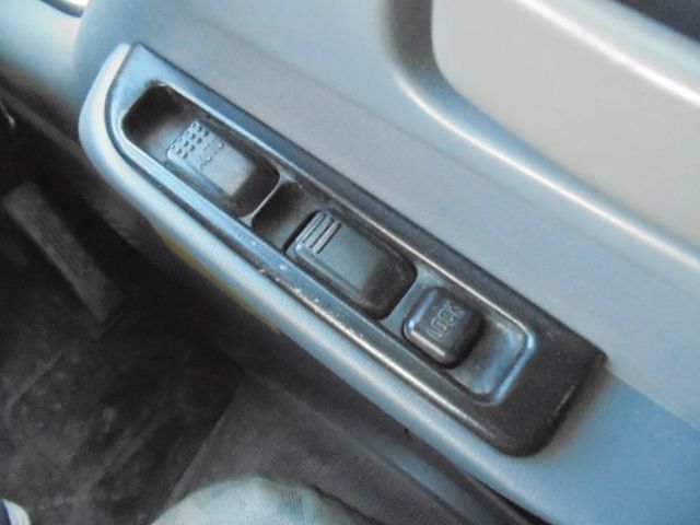 ISUZU ELF 2004 Image 31