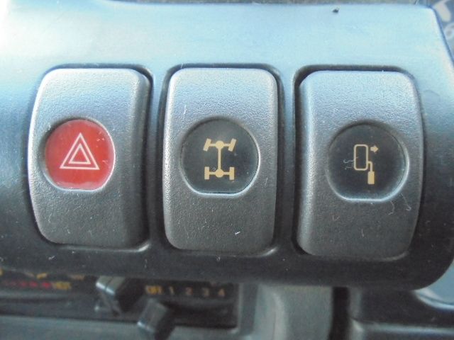 ISUZU ELF 2004 Image 31