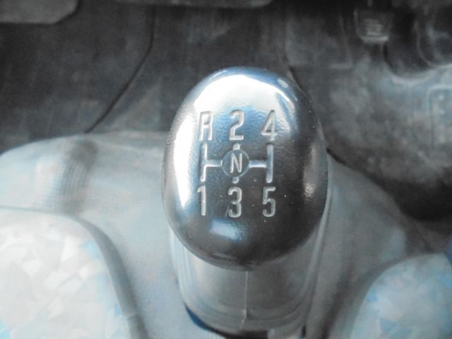 ISUZU ELF 2004 Image 31