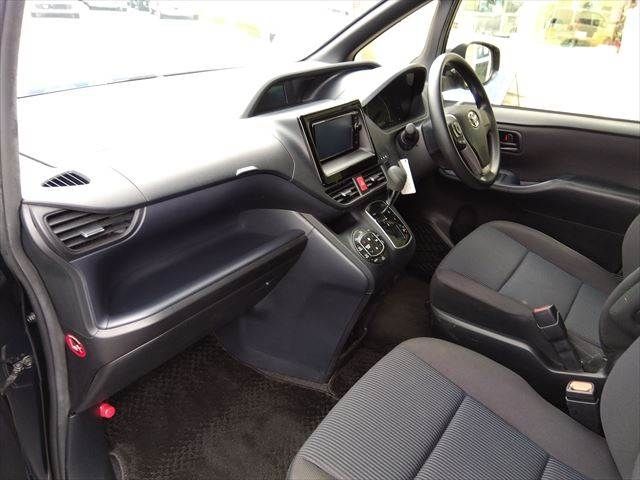 TOYOTA VOXY 2015 Image 31