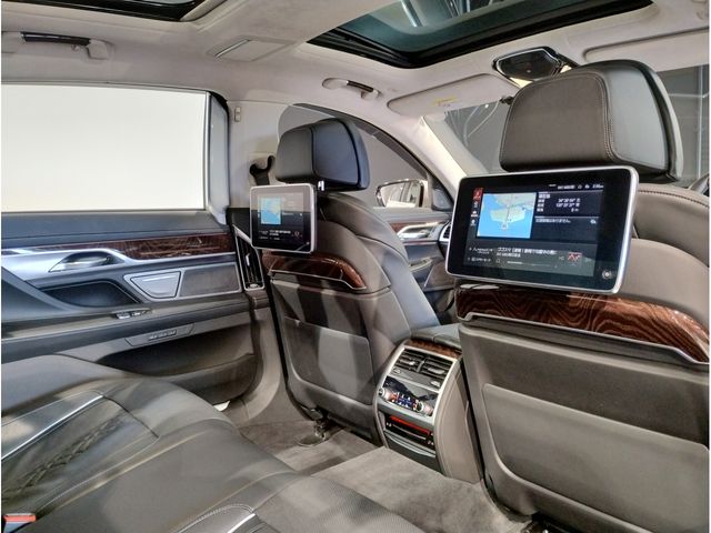 BMW 7SERIES 2020 Image 31