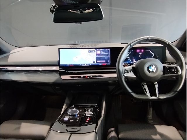 BMW 5SERIES SEDAN 2023 Image 31