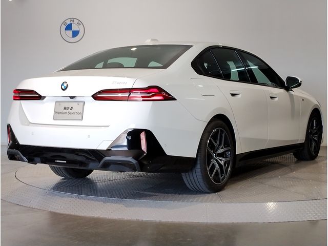 BMW 5SERIES SEDAN 2023 Image 31