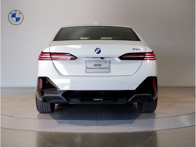 BMW 5SERIES SEDAN 2023 Image 31