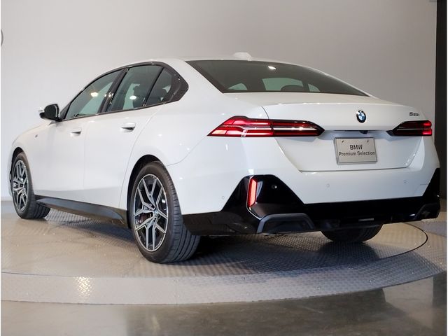 BMW 5SERIES SEDAN 2023 Image 31