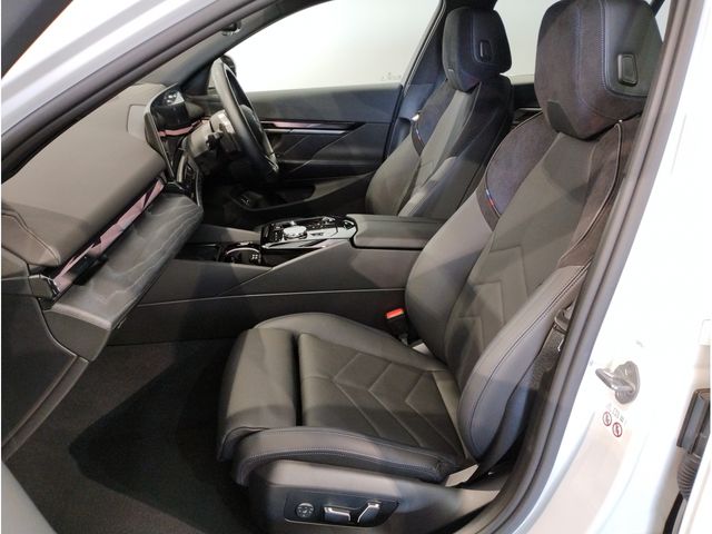 BMW 5SERIES SEDAN 2023 Image 31