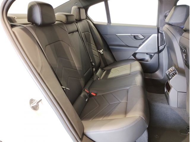 BMW 5SERIES SEDAN 2023 Image 31