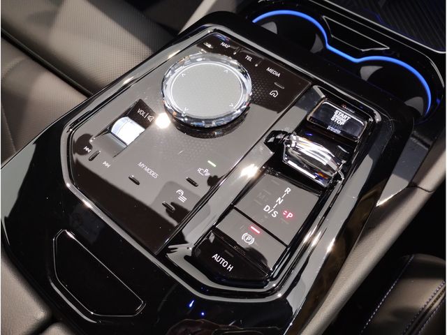 BMW 5SERIES SEDAN 2023 Image 31