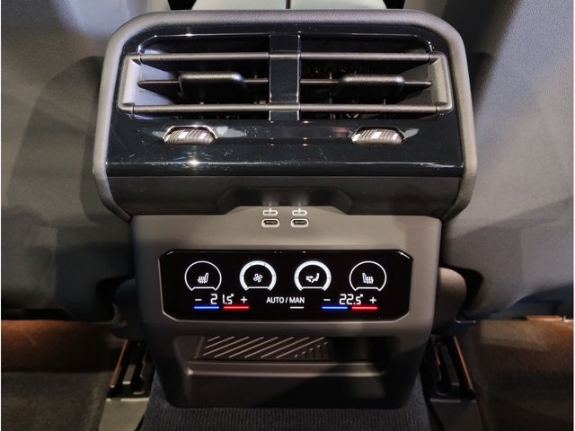 BMW 5SERIES SEDAN 2023 Image 31